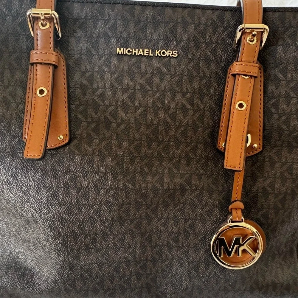 Michael KORS Voyager Medium Logo Tote Bag